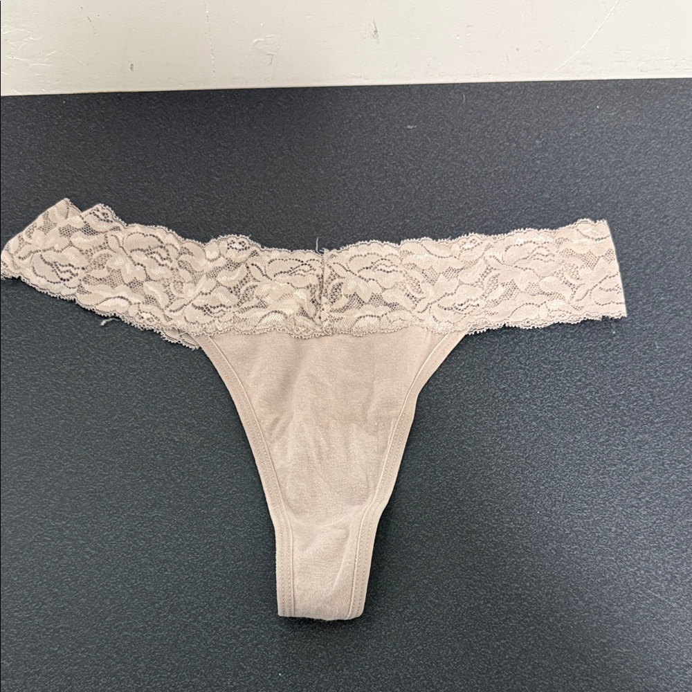 Jo & Bette Lace Thong Panty